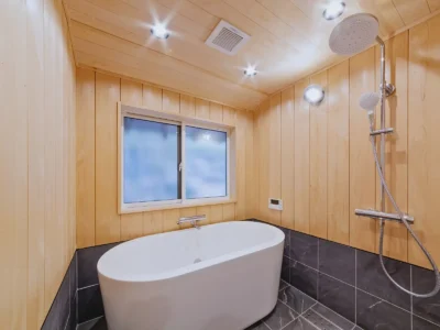 Bathroom with hiba wood interior in Obatake main house Miyama Kyoto