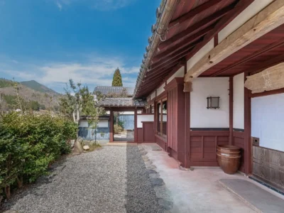 genkan entrance and courtyard garden at Hotaruan Miyama Kyoto