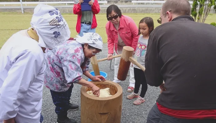 Mochi pounding experience with local residents in Miyama, Kyoto