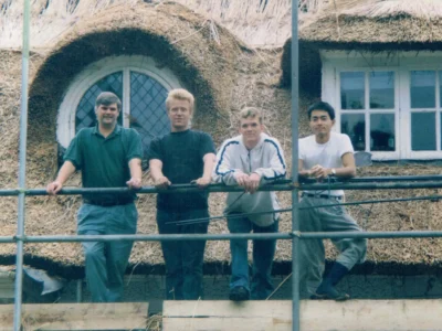 Haruo Nishio working with Christopher White at a thatching company in England in 1997