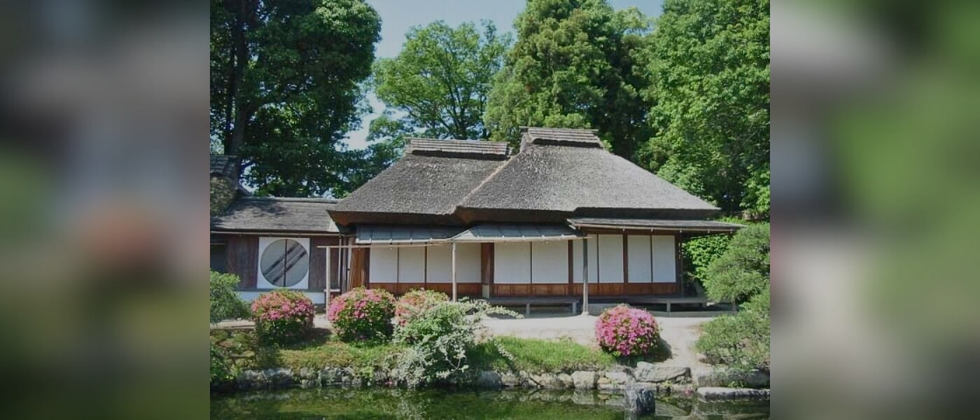 Thatched-roof pavilion in Korakuen Garden, Okayama, Japan