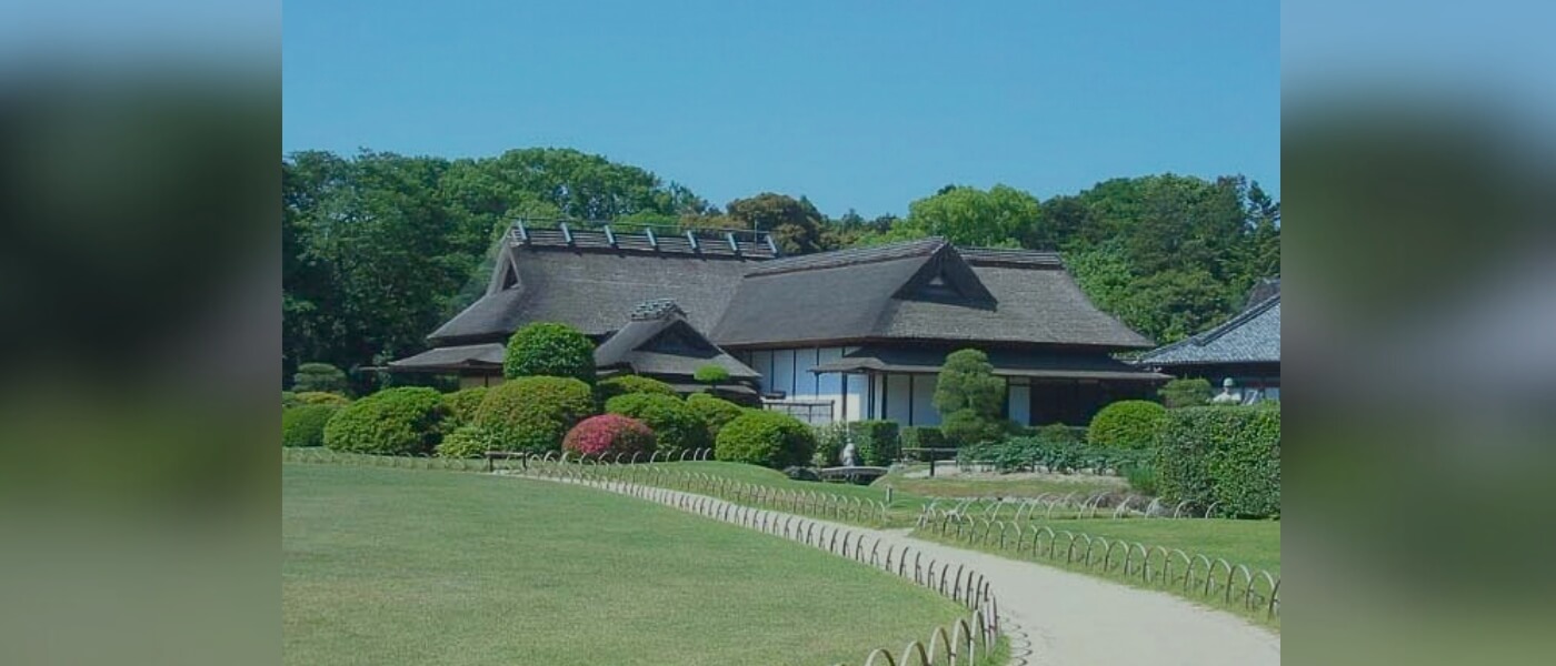 Thatched-roof pavilion in Korakuen Garden, Okayama, Japan