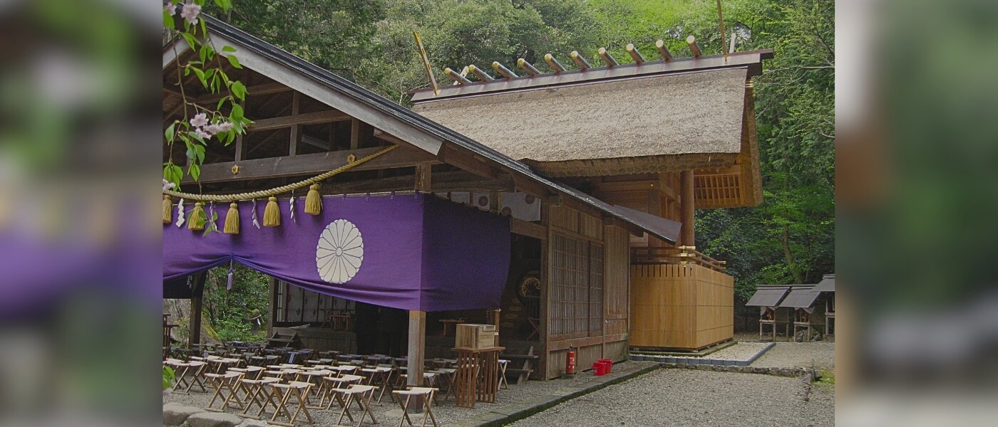 Thatched-roof shrine building at Motoise Shrine in Kyoto
