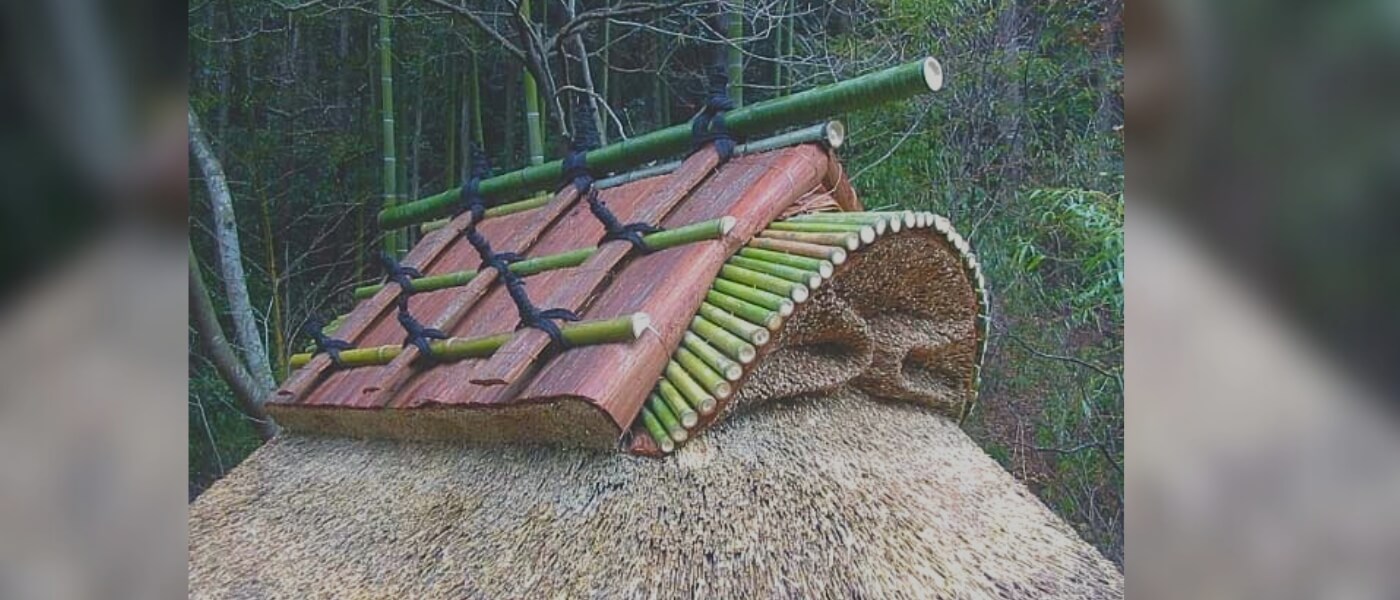 “Ooichō” ridge style on a traditional thatched roof in the Kanto region of Japan