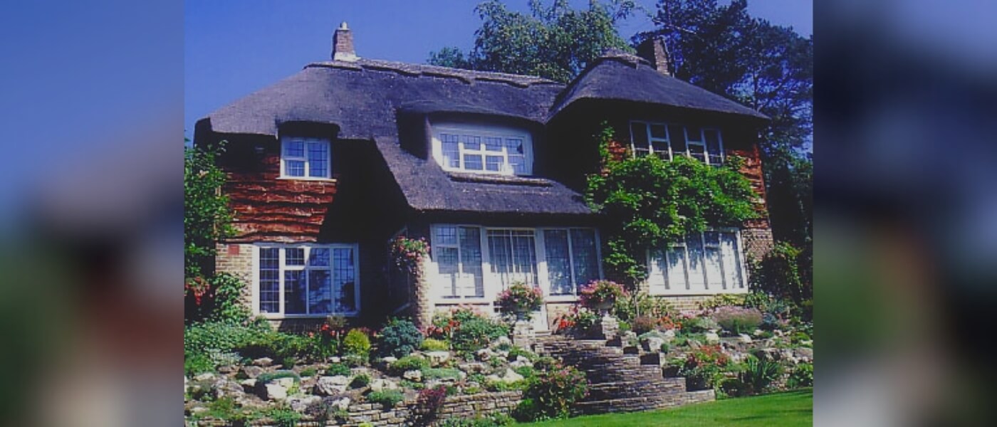 Traditional English thatched cottage in the countryside of the United Kingdom